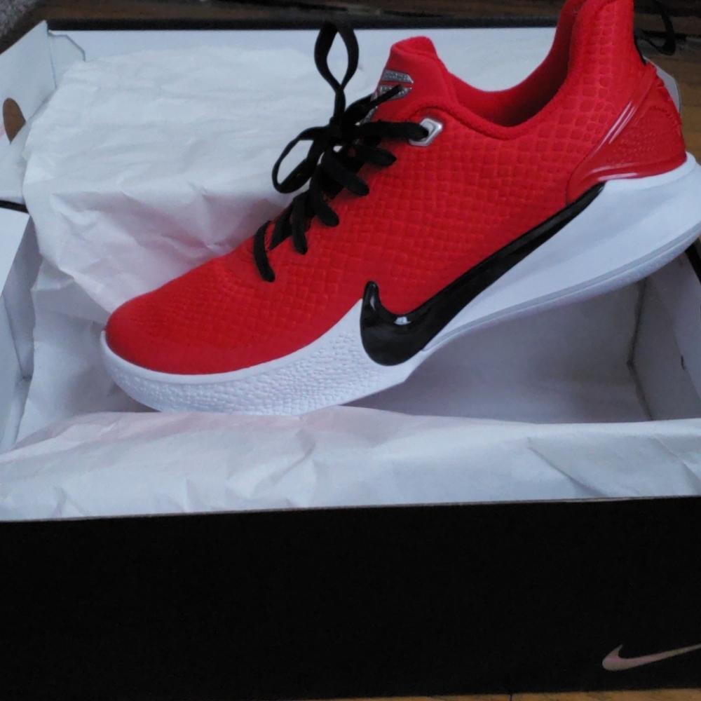 Nike Mamba Focus sz 8 men's **NEW NEVER WORN**